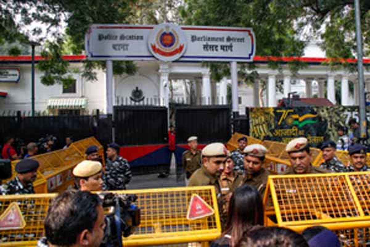 यति शिष्यों को गाजीपुर बॉर्डर पर पुलिस ने रोका, अमित शाह से मिलने जा रहे थे दिल्ली